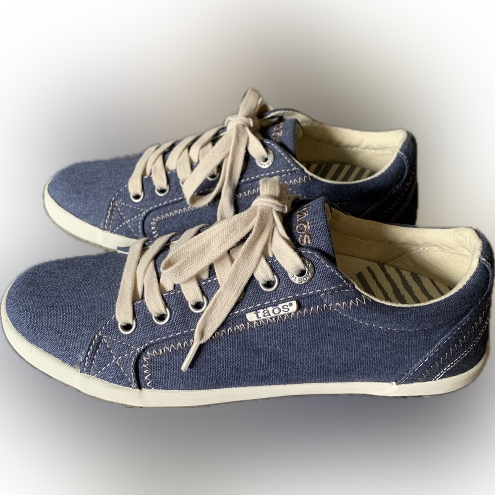 Taos Star Denim Blue Canvas Sneakers with Cream Laces like new